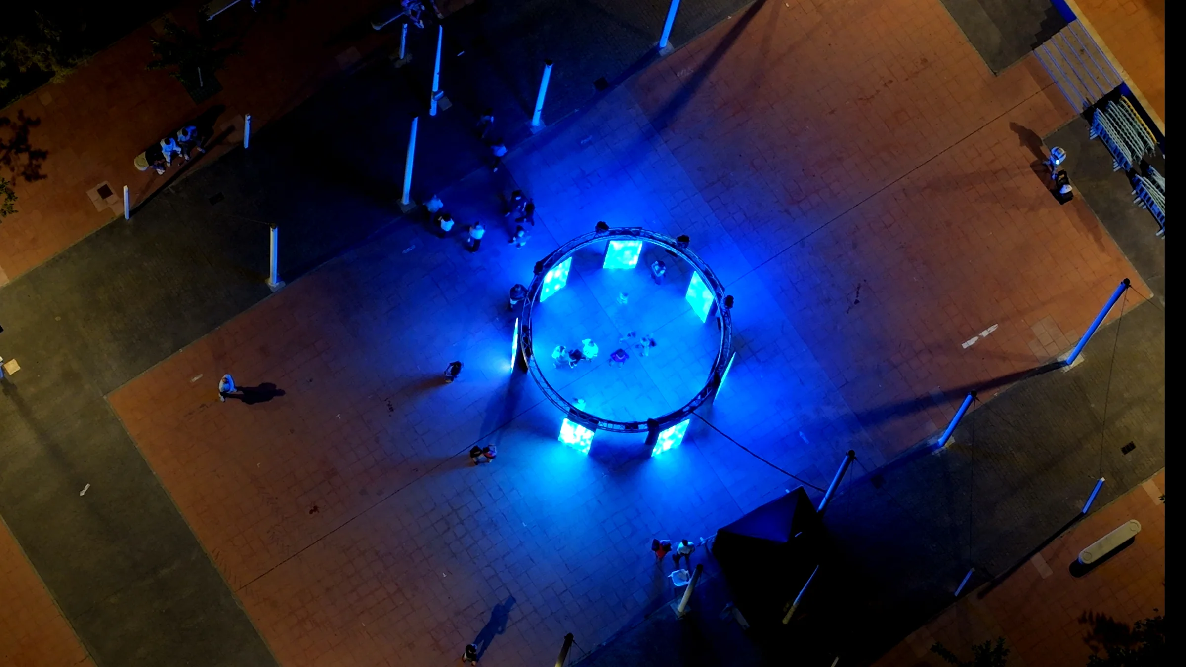 DIGITAL STONEHENGE: circular installation viewed from above