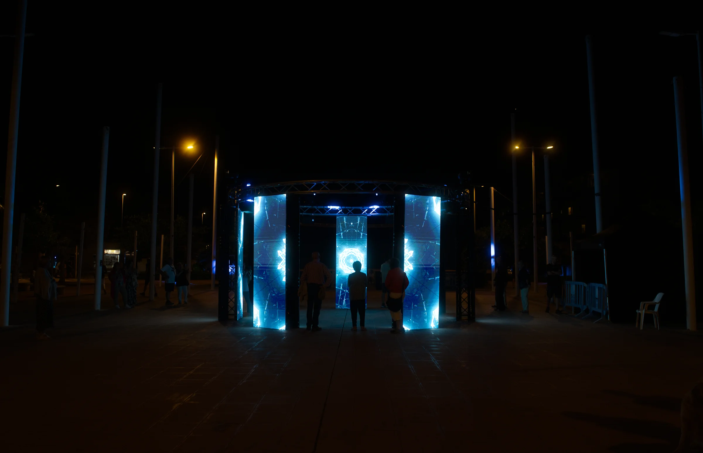 DIGITAL STONEHENGE: outdoor light installation