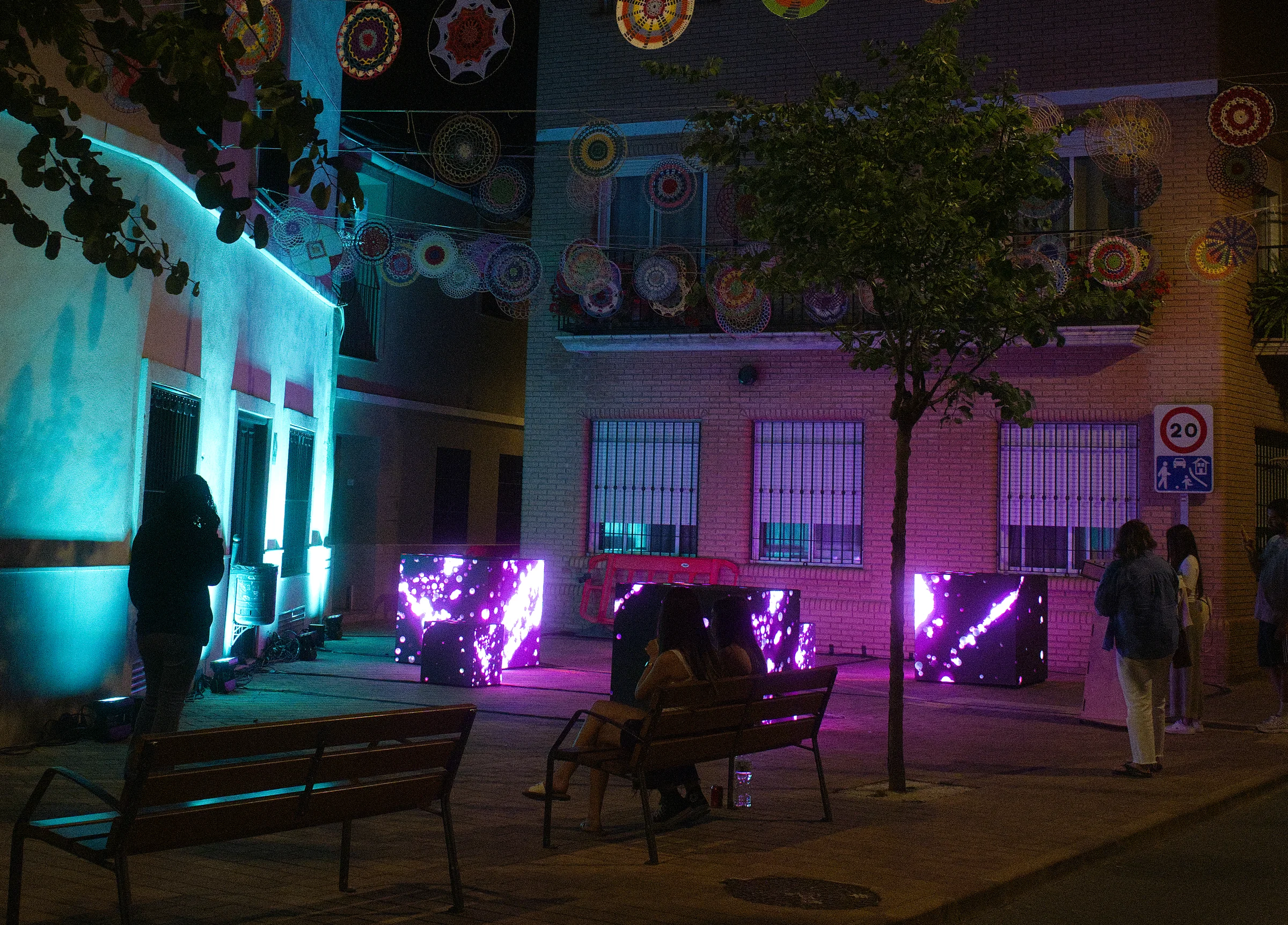 SMART LIGHT CUBES: interactive cubes in a plaza